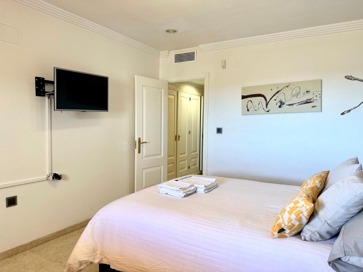 Moderno Apartamento Con Preciosas Vistas Al Mar En Urbanizacion Con Piscina - Rio Real 11 2G Marbella Exterior photo